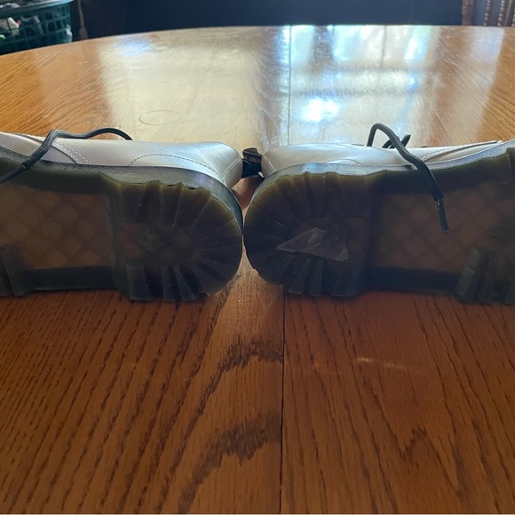 Dr Martin Boots, white, size 7.  Worn a few times - Picture 5 of 5